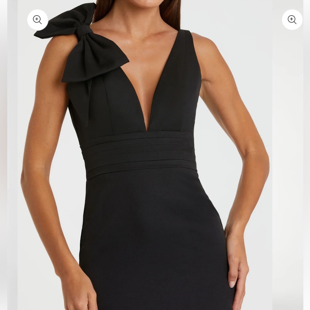 MacDuggal Black Sleeveless V Neck Bow Detail Mermaid Gown
